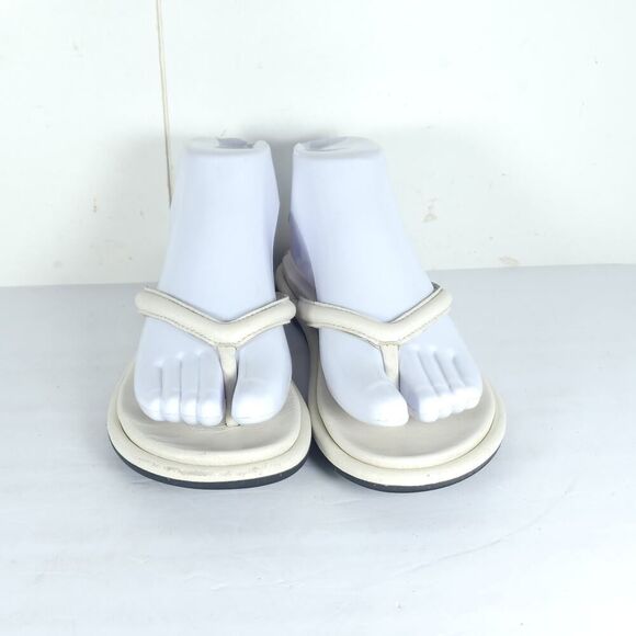 OLUKAI Women's Tiare US7 White Leather Slip-On Flat Flip Flops Thong Sandals - Picture 3 of 16